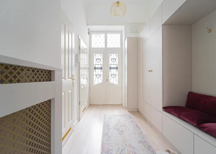 Luxury By Castle District, Free Public Parking Nearby Lägenhet *